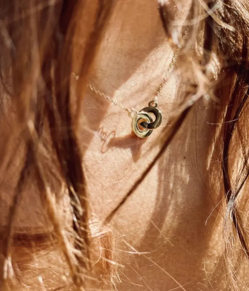 Collier Bow
