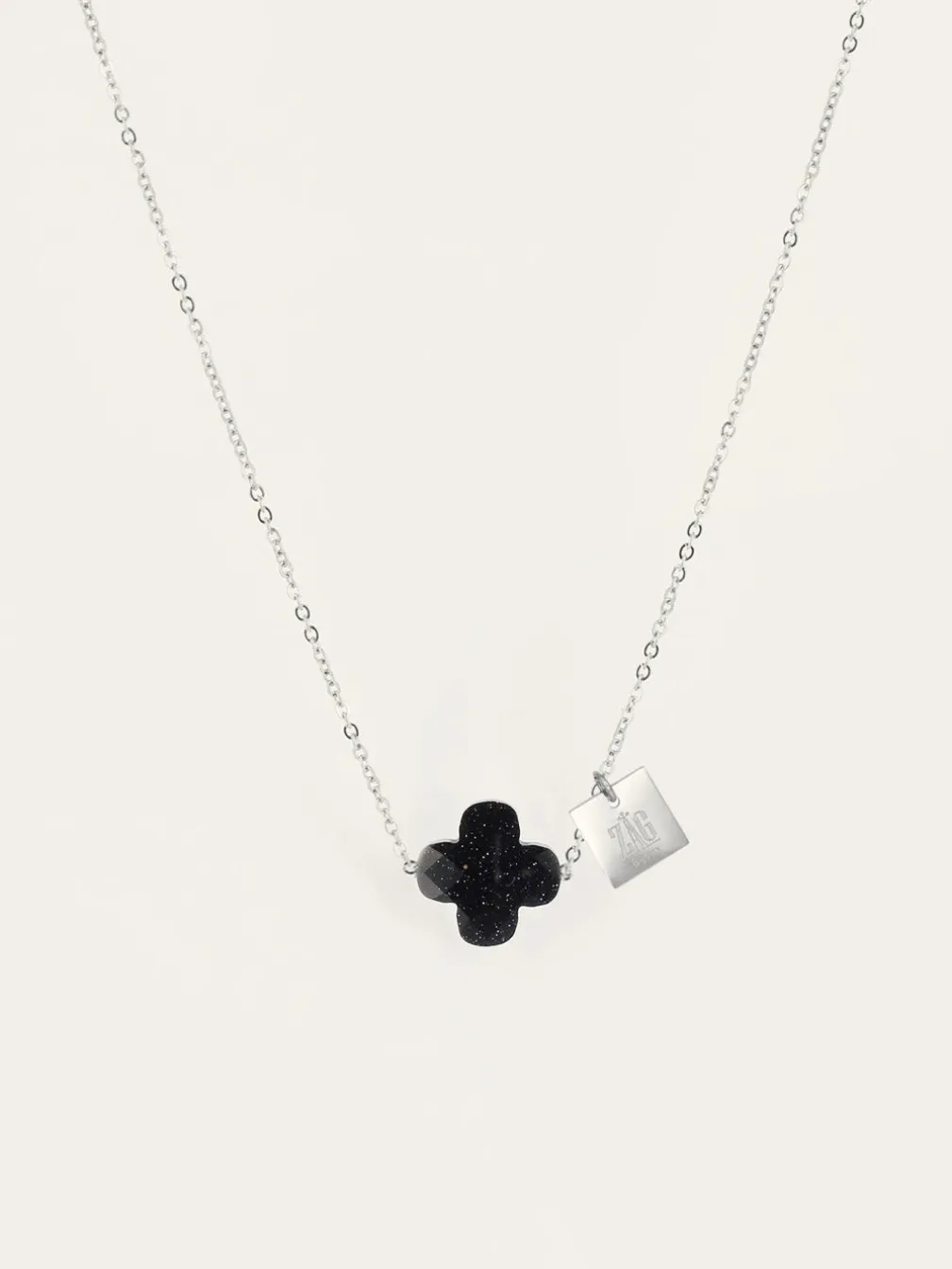 Collier Vega