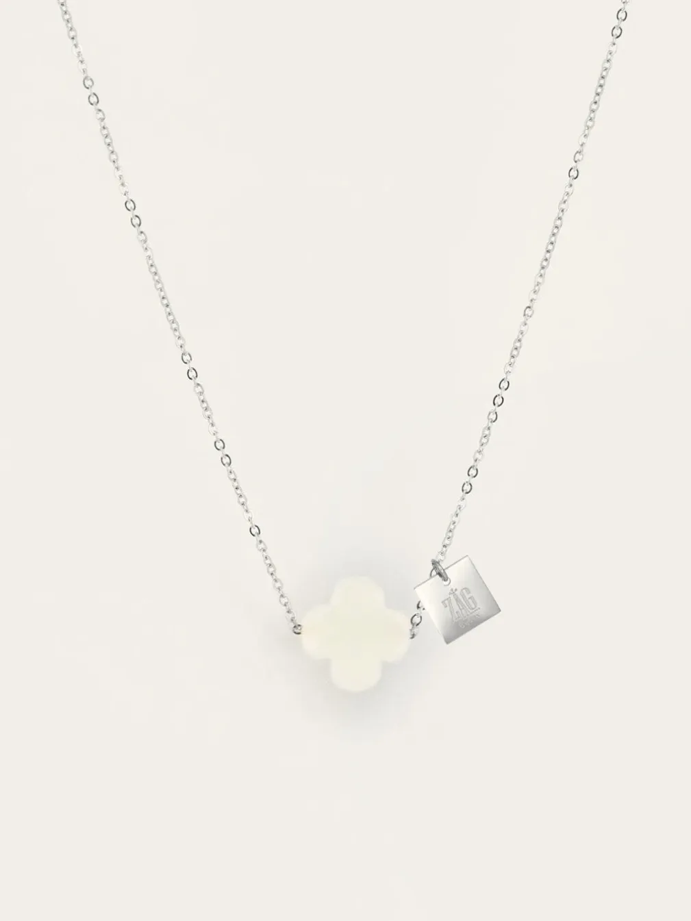 Collier Vega